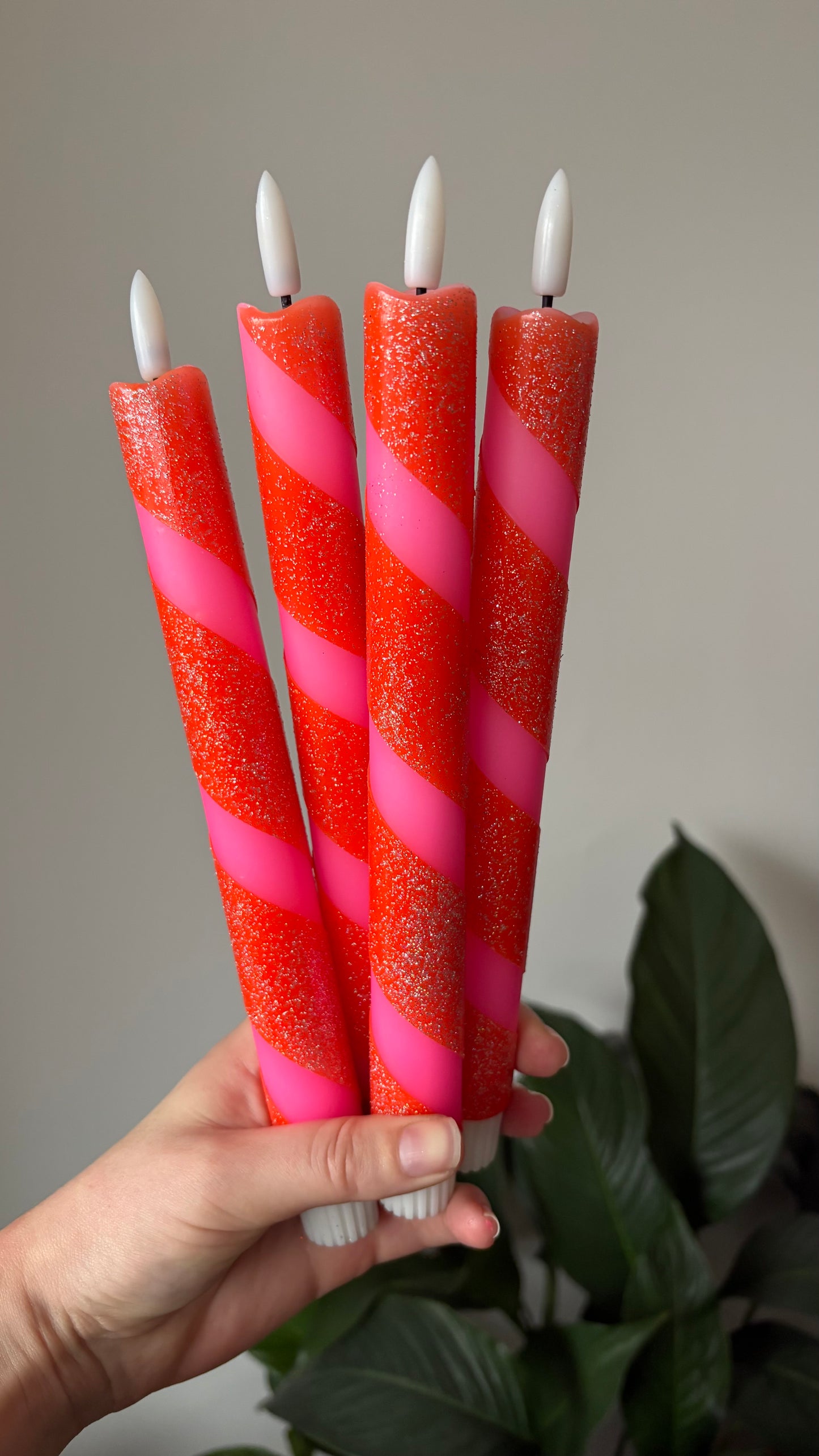 LED-kaars - Swirl - neon roze/glitter (holographic)