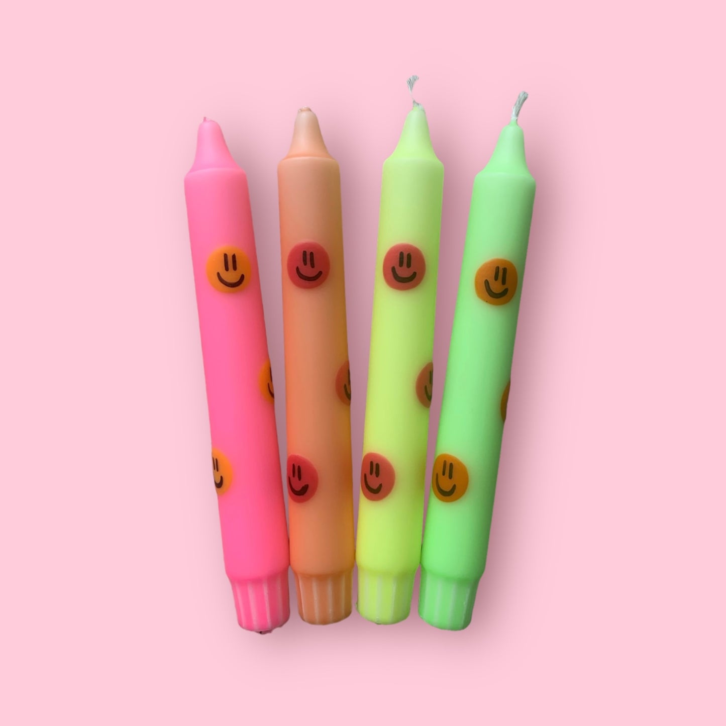 Dinerkaars - Smiley - Neon roze